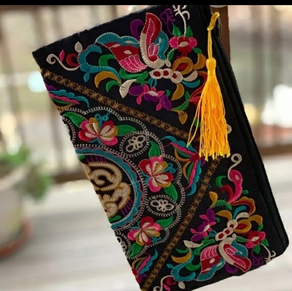 Embroidered hand purse wristlet - Picture 1 of 2